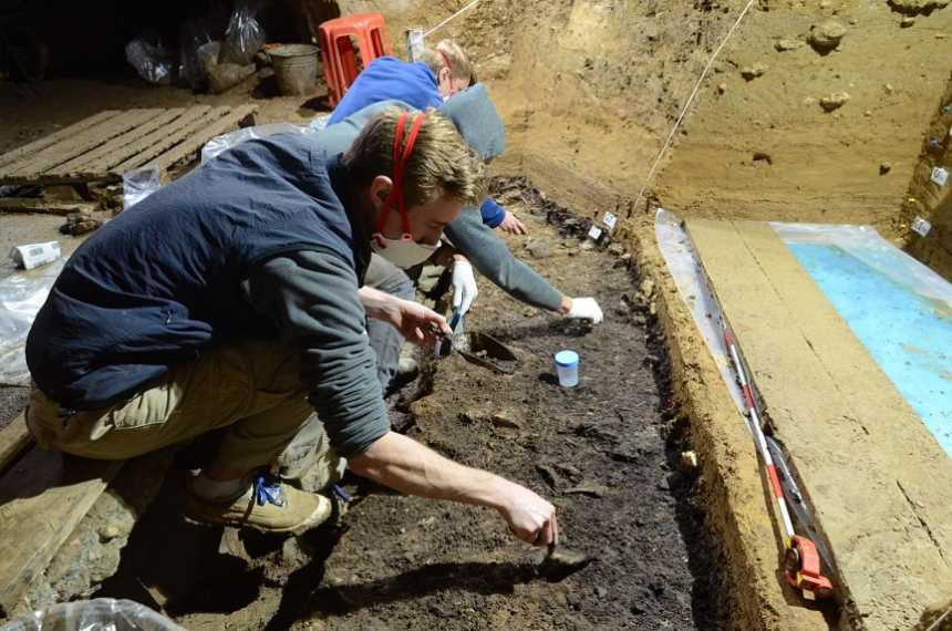 Excavations in Initial Upper Paleolithic Layer I at Bacho Kiro Cave (Bulgaria). Four Homo sapiens bones were recovered from this layer along with a rich stone tool assemblage, animal bones, bone tools, and pendants.