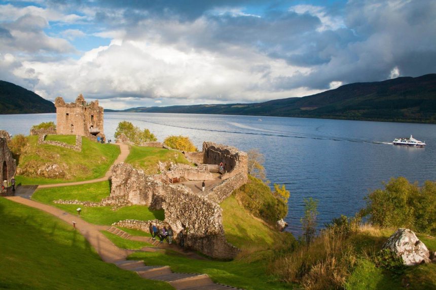 Urquhart Castle, Loch ness