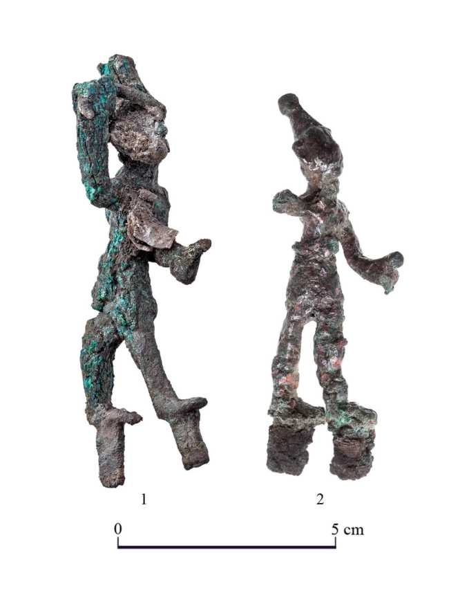 Two ancient figurines found at the temple in Tel Lachish likely represent Baal and Resheph, deities worshipped by the Canaanites. (T. Rogovski)