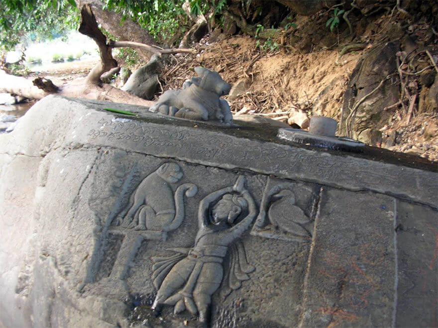 Shiva Lingas in the Shalmala river
