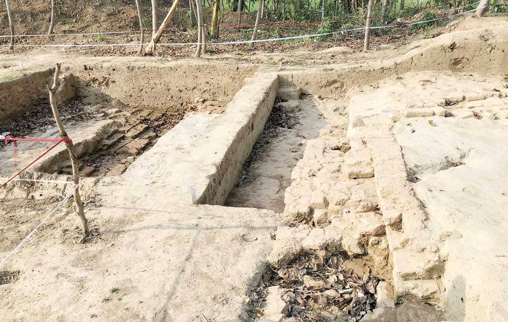 Archeologists have unearthed an archaeological site dating back between the 9th century and mid-11th century in Gaurighona union under Keshabpur Upazila in Jessore