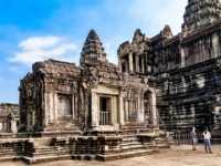 One of the two structures between the Thousand Buddha Gallery and the Center Towers of Angkor Wat