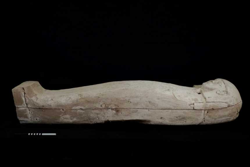 A mummy dating back to the 17th dynasty uncovered in Draa Abul Naga necropolis on Luxor’s West Bank.